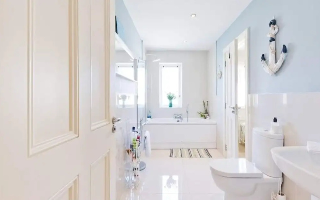 Modern Homestay Room near Dublin Airport