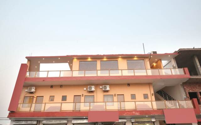 OYO 10330 Hotel Golden Brooks