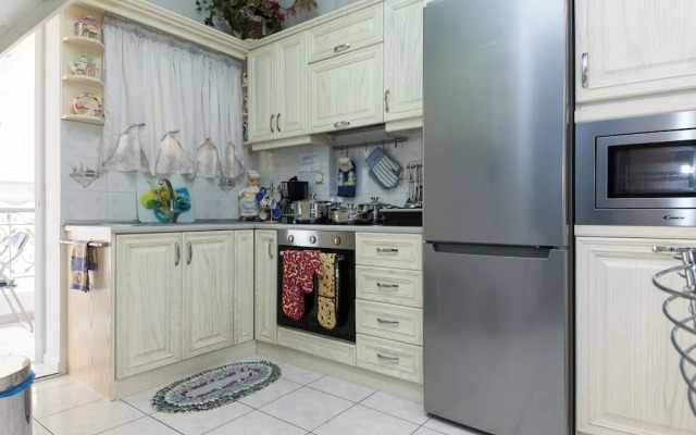Chrisoupoli Cheerful 2 Bd Apt w Balcony