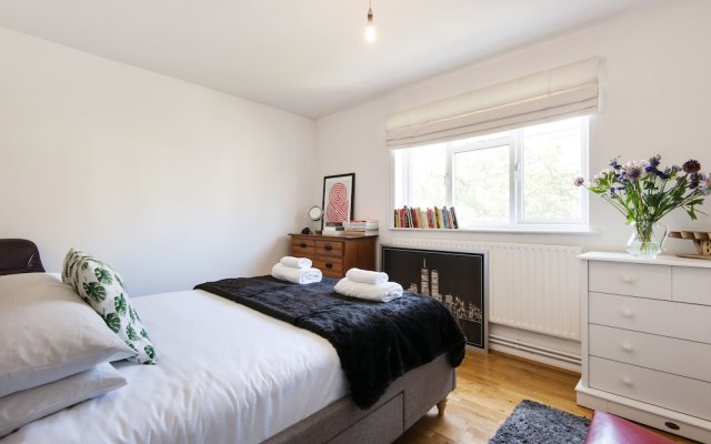 Bright and Breezy home by Clapham Common
