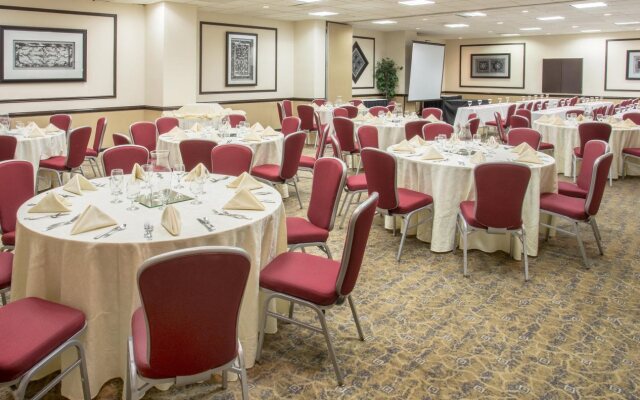 Crowne Plaza Suites Houston Southwest