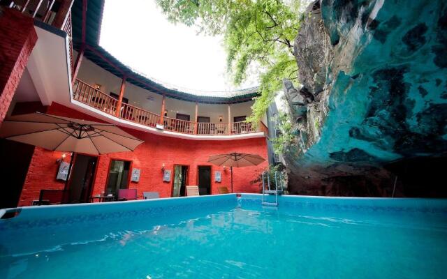 Guilin Crystal Crescent Moon Hotel