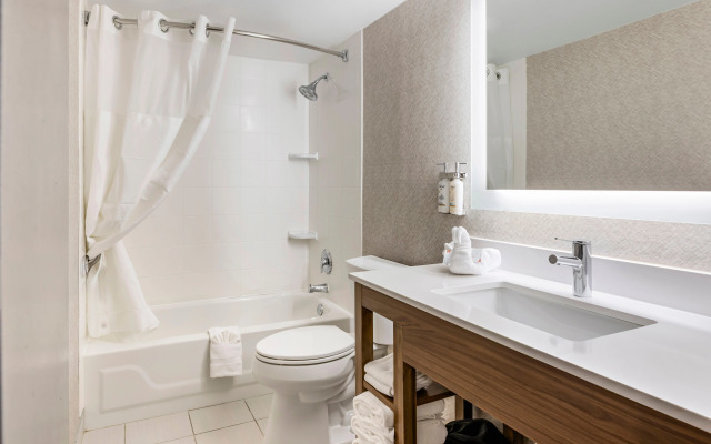 Holiday Inn Express Chicago-Downers Grove by IHG