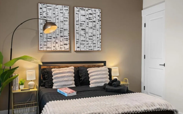 Luxe King 3BR Townhouse in Uptown CLT