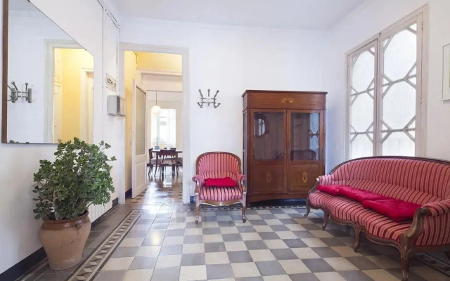 Centric Unique Bohemian 3 BR Apartment - HOA 42136