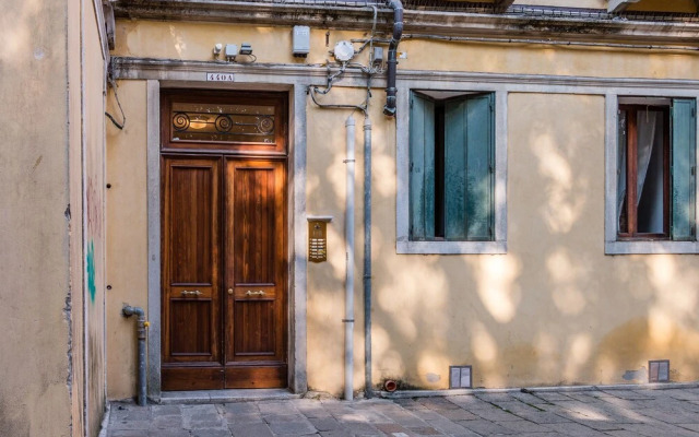 The Love Hut by Santa Lucia Station