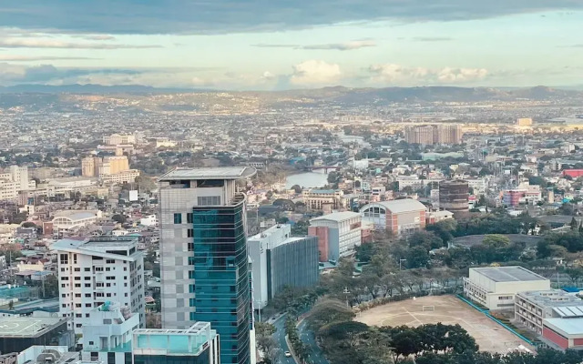 Uptown Parksuites BGC