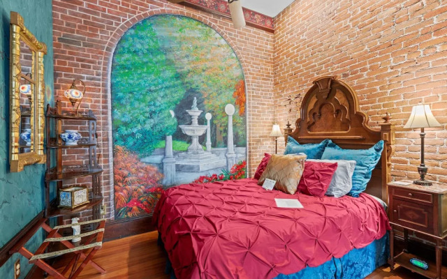 Peerless Hotel & Restaurant