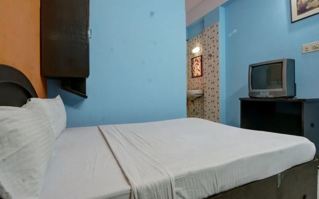 Hotel Radha Krishna Deluxe Lodge by OYO Rooms