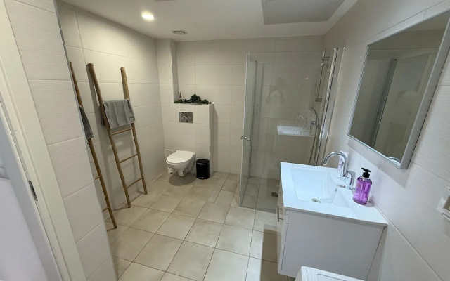 J&G Suites