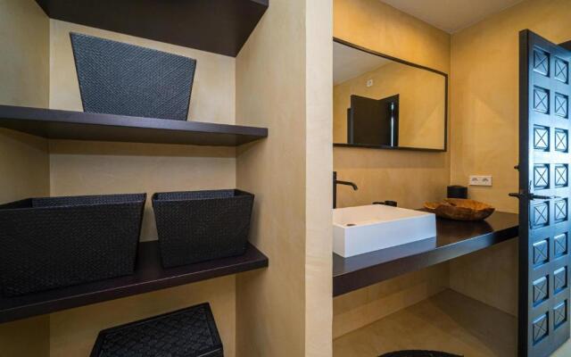 VERTIGO- Managed by Almarina