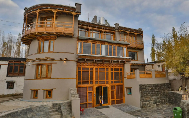 Dakpa House
