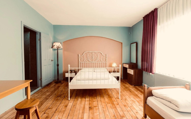 Cheers Midtown Hostel