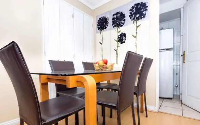 Carmencita St I Classic 1 Bedroom Apartment in El Golf