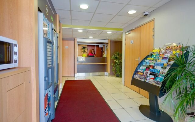 B&B HOTEL Saint-Etienne Monthieu