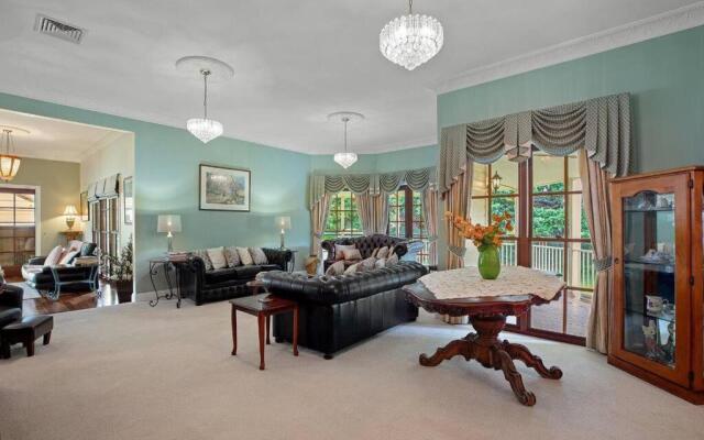 Palatial Queenslander for Groups of Family & Friends!
