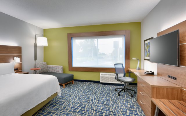 Holiday Inn Express & Suites Gainesville I-75, an IHG Hotel