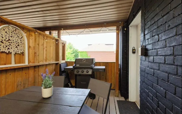 Casa Leslieville - 2BR Suite w LRG Patio
