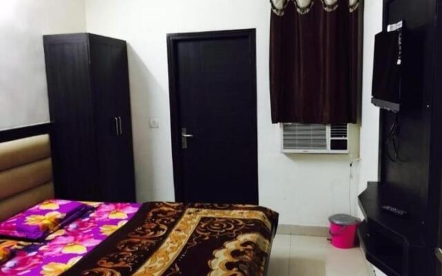 Hotel S D International By WB Inn
