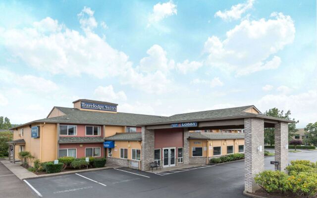 Travelodge Suites by Wyndham Newberg