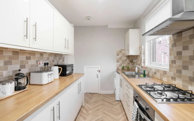 Comfy 3bed House-parking-garden