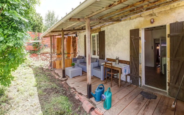 Traditional Holiday Home in Brinon sur Beuvron