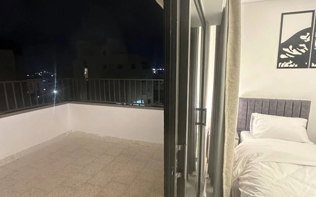 Cozy Rooftop Near Al Services 23