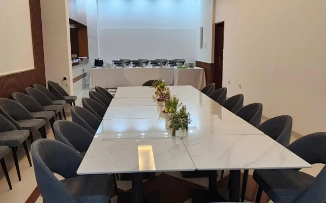Al Ayjah Plaza Hotel