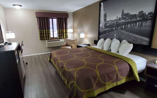 Super 8 by Wyndham Paris