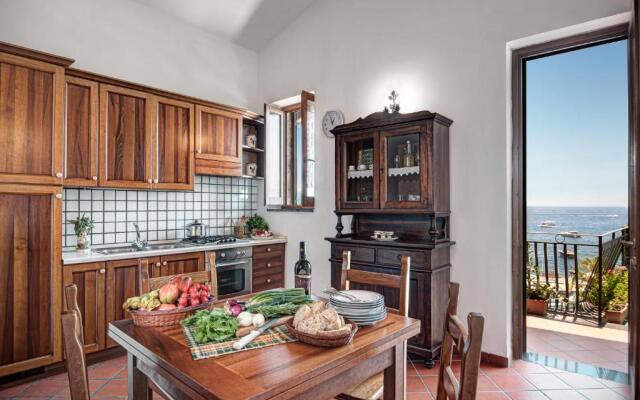 Ginestra Bianca House by Gocce