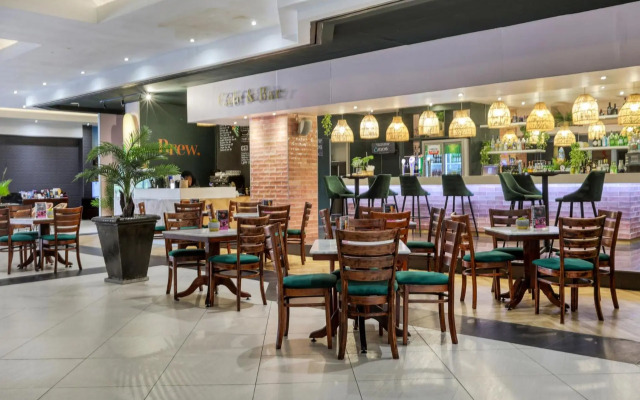 Authentic Cape Town Apartment near the Silo District