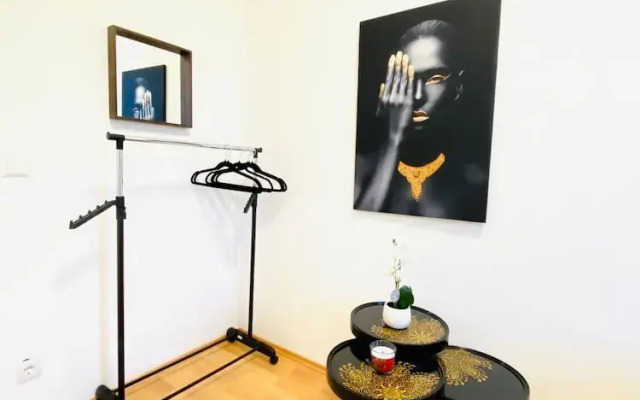 Rooms in Cozy 4BR Shared Apt Central