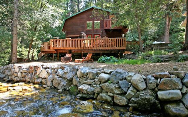 Creekside Cabin by Stewart Mountain Lodging