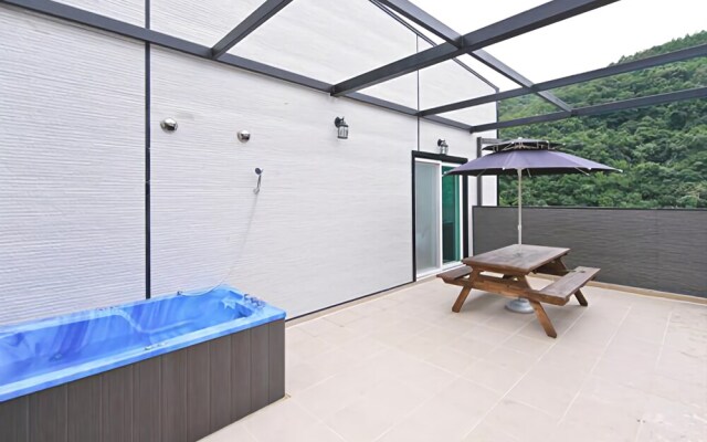 Hongcheon You, I and We Pension