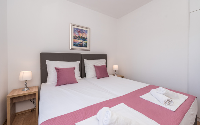 Apartment Gabriel 220m From the Beach