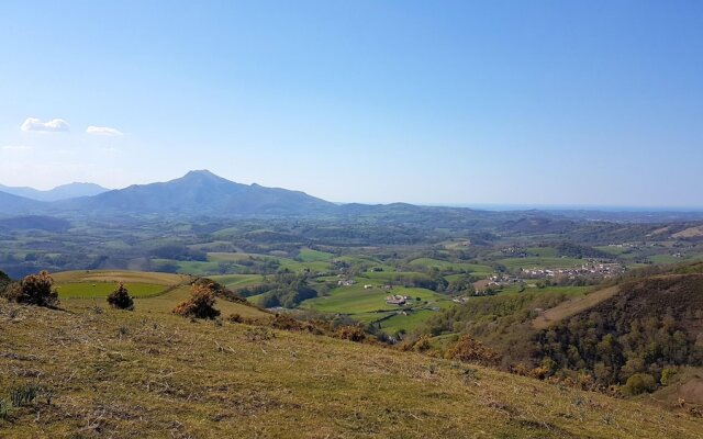 Apartment With 4 Bedrooms In Ainhoa, With Wonderful Mountain View, Enclosed Garden And Wifi 30 Km From The Beach