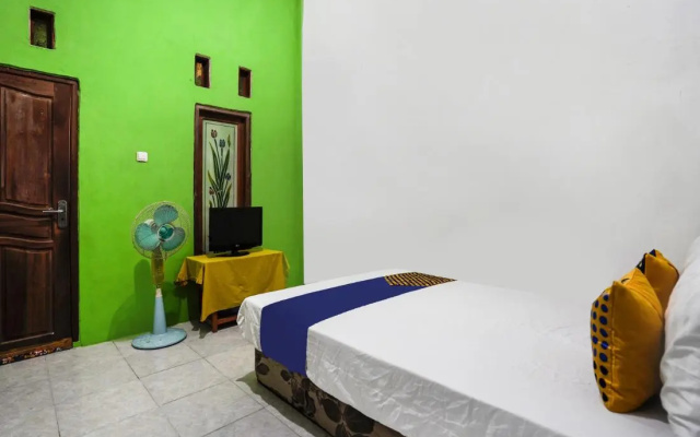 Hotel O Gamping Homestay Syariah – Guest Rooms – Gresik