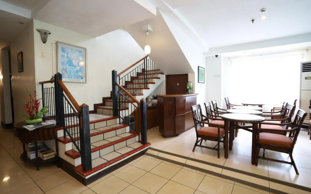 OYO 210 Apple Tree Suites