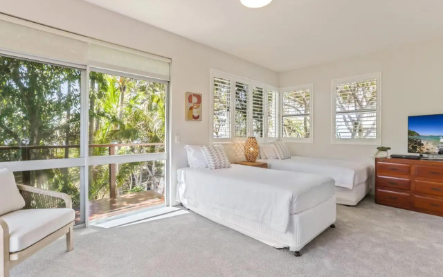 A Tropical Family Oasis in Sunshine Beach