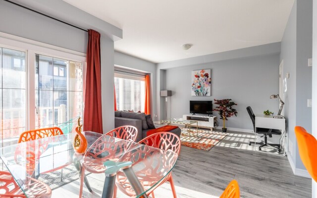 GLOBALSTAY. Modern Townhomes on Lake Ontario