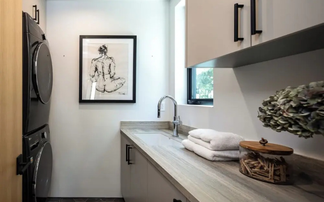 Elegant Melrose Home w Pool and Private Rooftop