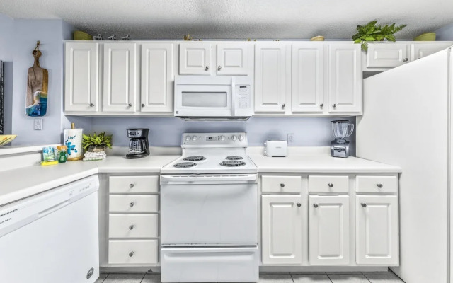 Palacio Condos by Hosteeva