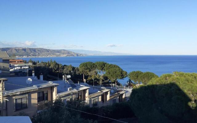 VelaLatina Residence B&B Soverato - Camera Maestrale & Camera Tramontana