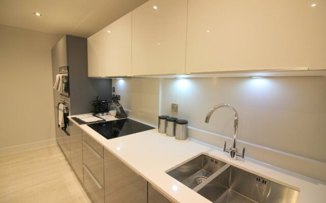 The Station Suite (Peymans)