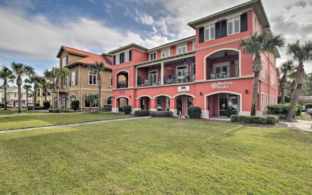 Pet-friendly Villa w/ Balcony in Bluffton!