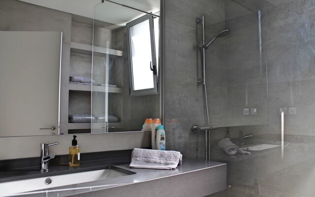 Modern cliff-top villa, panoramic sea-views, A/C, heated pool | Cliffscape