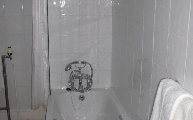 Southcroft Hotel - Guest House