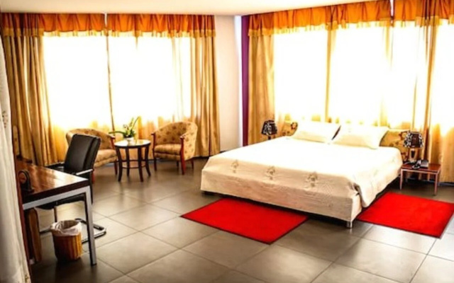 Maxlot Hotel