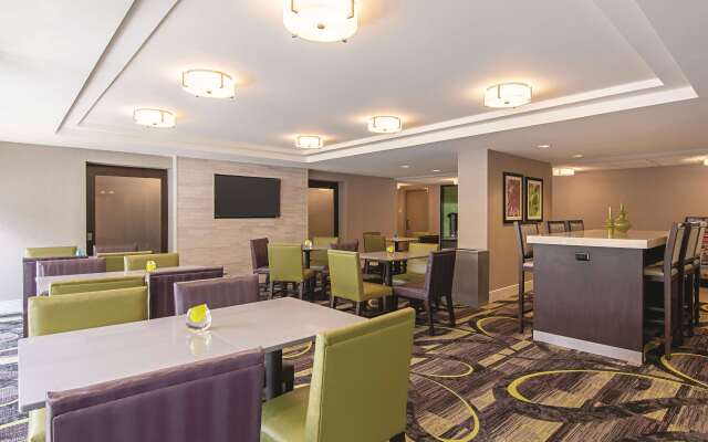 La Quinta Inn & Suites by Wyndham Portland DT/Maine Med