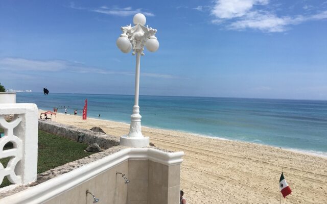 Cancun Plaza Condo Hotel